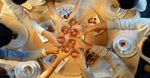 酒局上领导让买烟咋应对？中国式饭局人脉学门道多