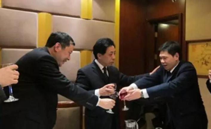 酒桌文化应酬技巧_中国式饭局人脉学下载_职场酒局应酬学